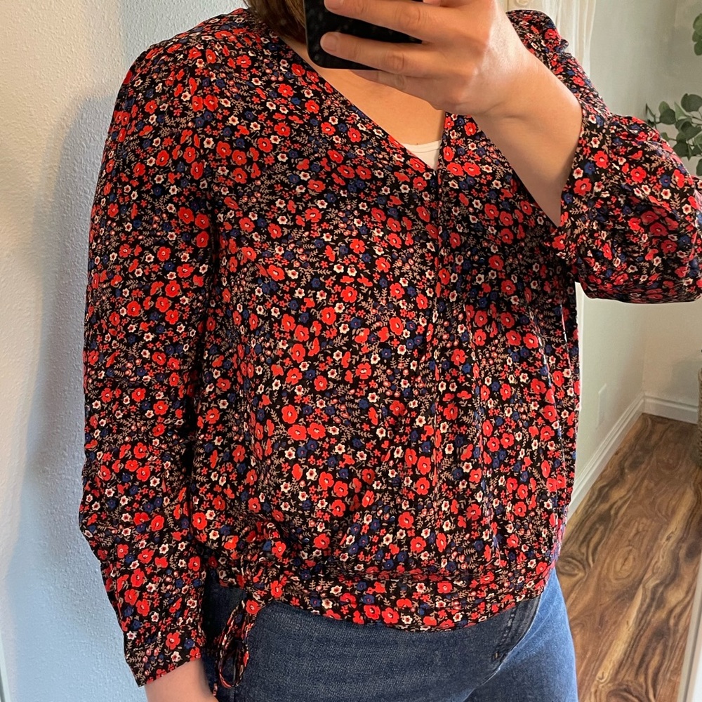 Floral wrap blouse - Picture 4 of 10